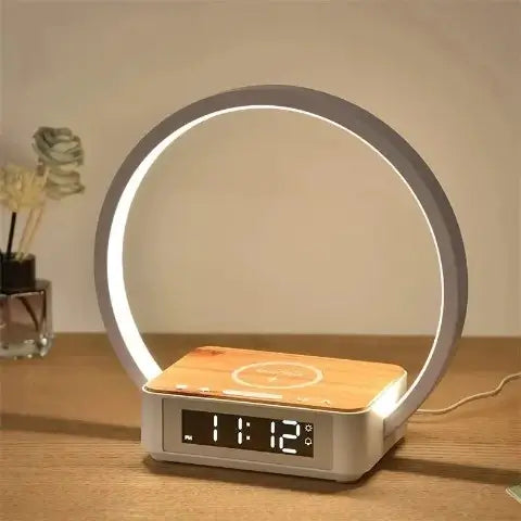 Lámpara de mesa ornamental y reloj 